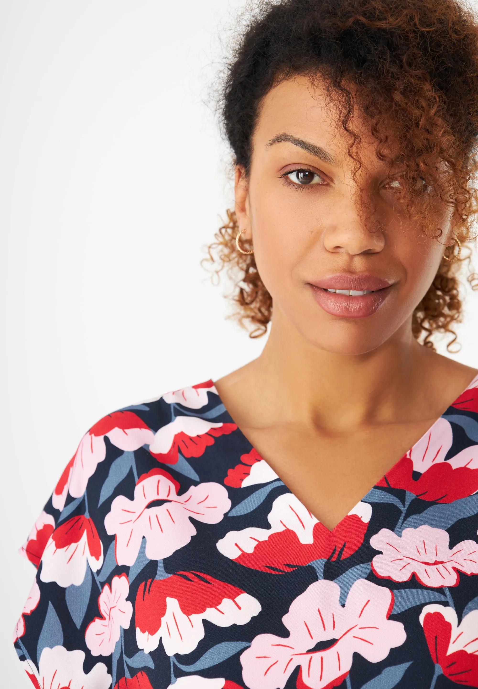 Blouse Shirt GBRUBY Relaxed Fit From LENZING™ ECOVERO™ - Red / Pink (Flowers) Givn Berlin