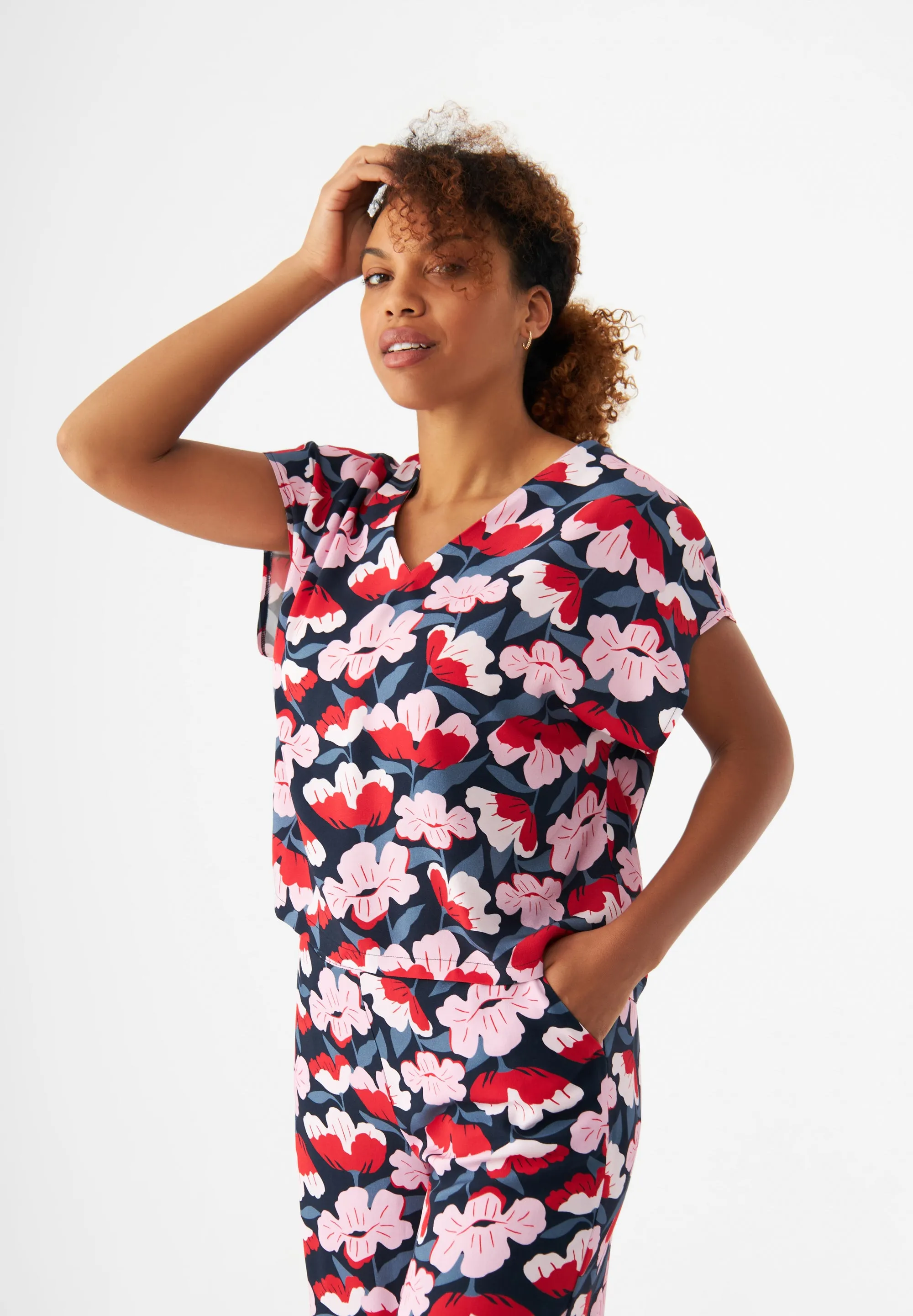 Blouse Shirt GBRUBY Relaxed Fit From LENZING™ ECOVERO™ - Red / Pink (Flowers) Givn Berlin