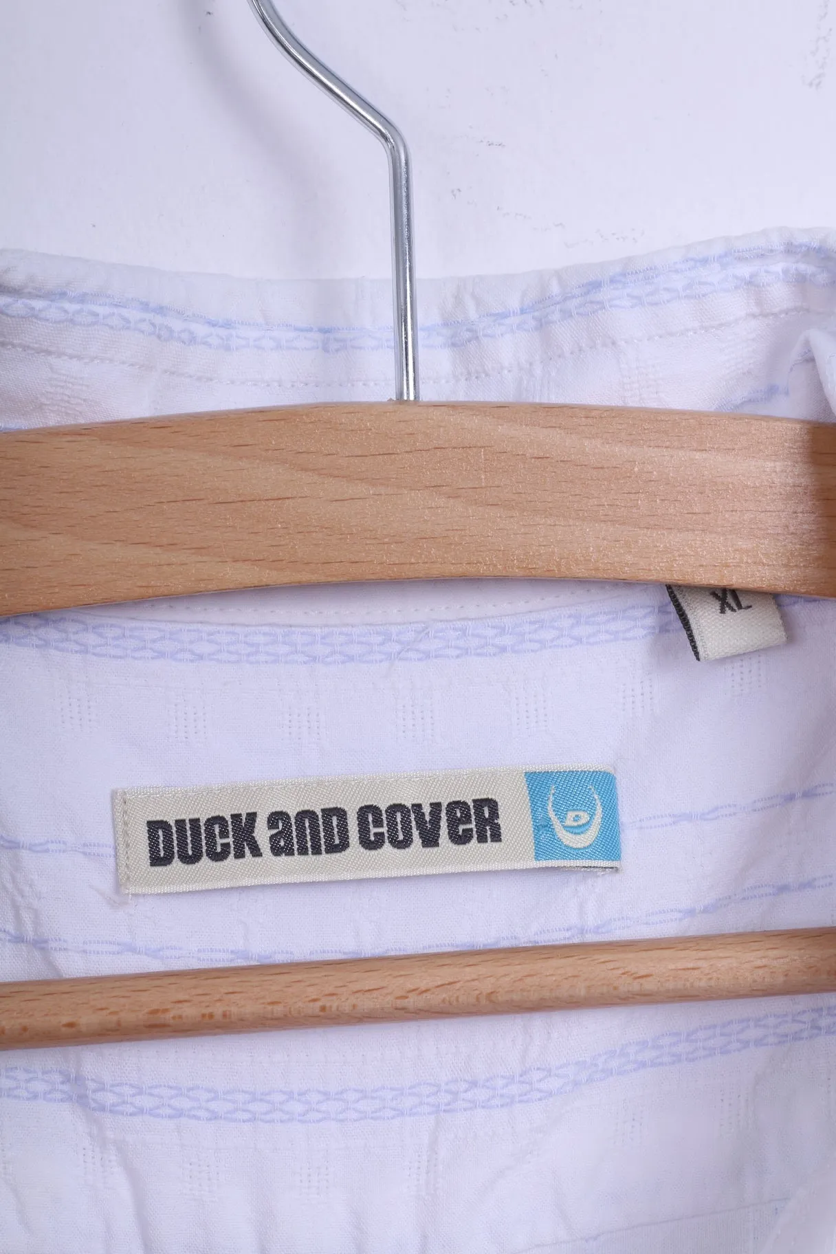 Duck And Cover Mens XL (M) Casual Shirt White Blue Striped Cotton Long Sleeve