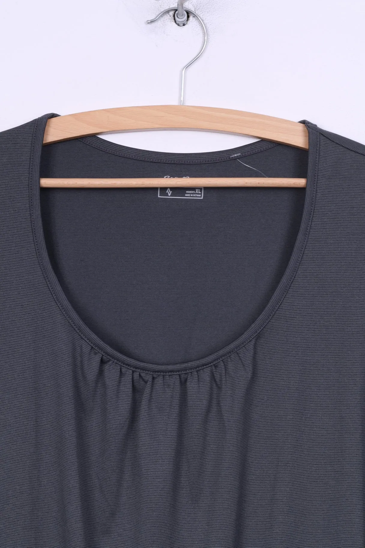 Eddie Bauer Womens XL Shirt Grey Sccop Neck Striped Freedry Top