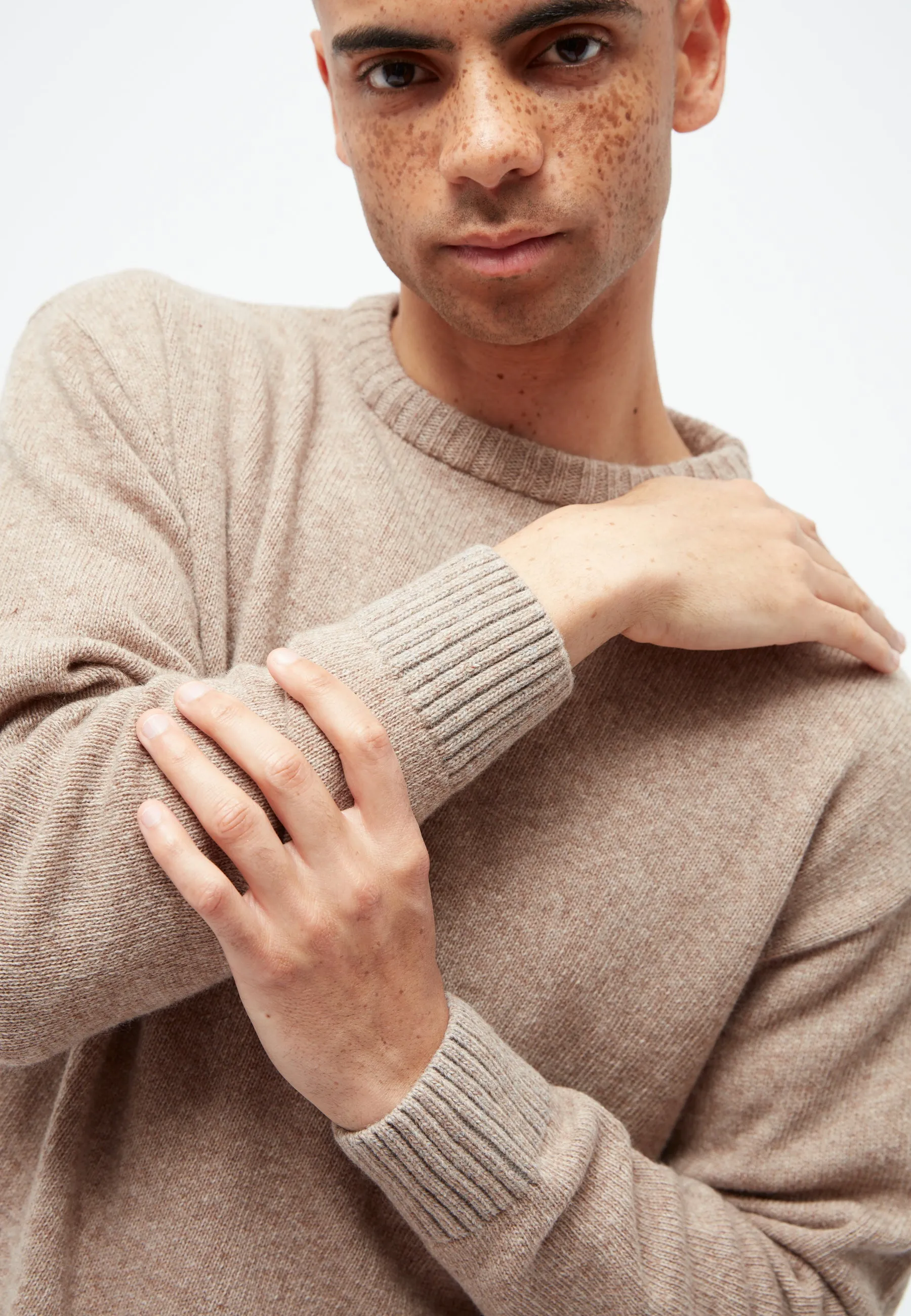 ETHAN knitted sweater made from recycled wool - beige Givn Berlin
