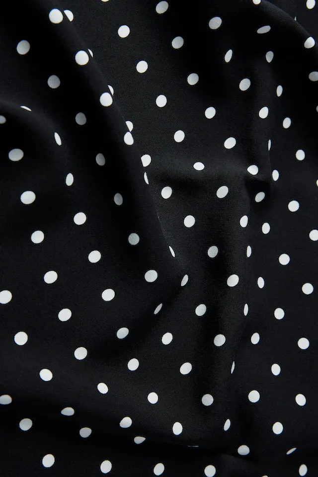 Fitted dress GBNATALINA from LENZING™ ECOVERO™ with decorative pleats - Black / White (Polkadots) Givn Berlin