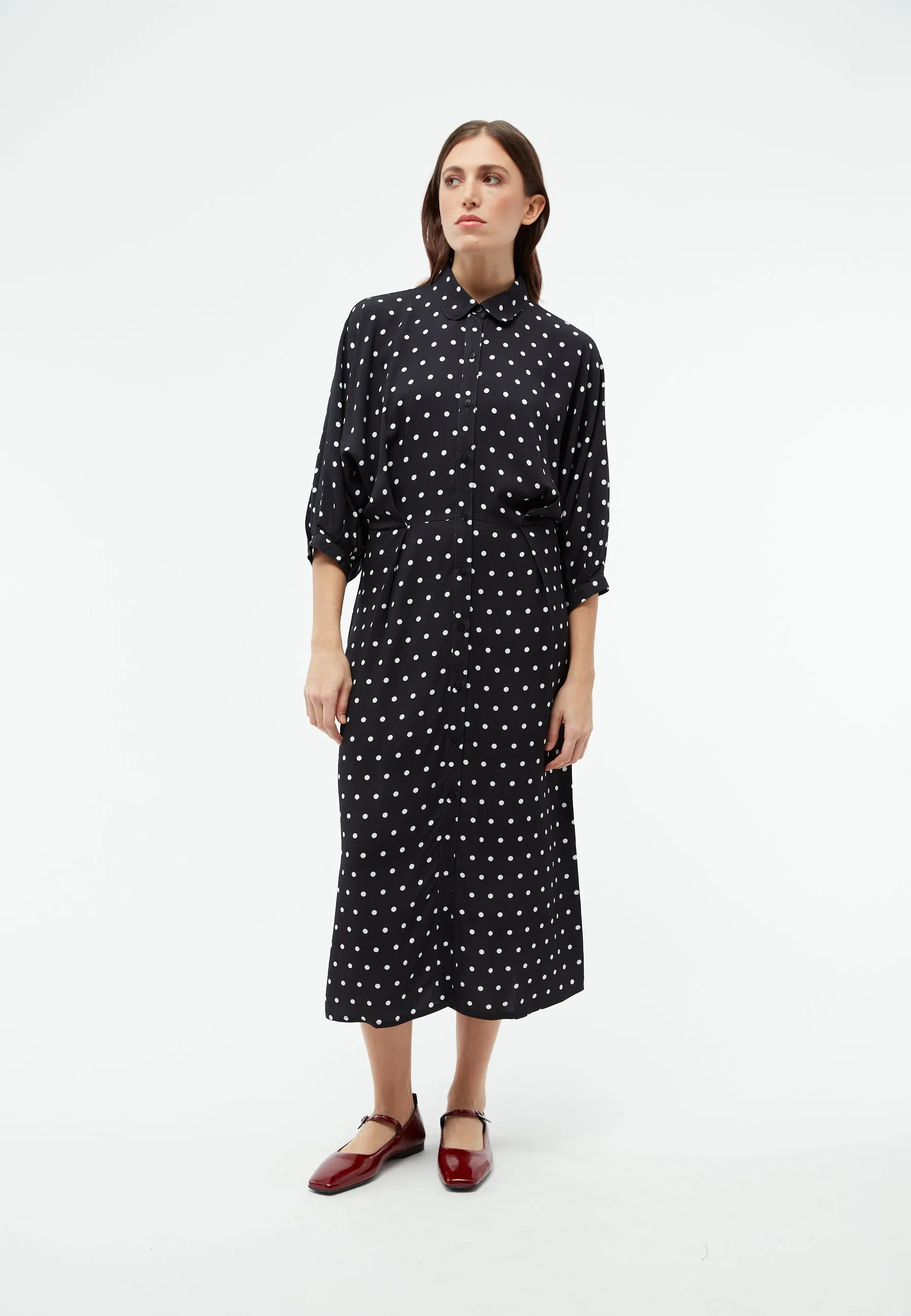 Fitted dress GBNATALINA from LENZING™ ECOVERO™ with decorative pleats - Black / White (Polkadots) Givn Berlin
