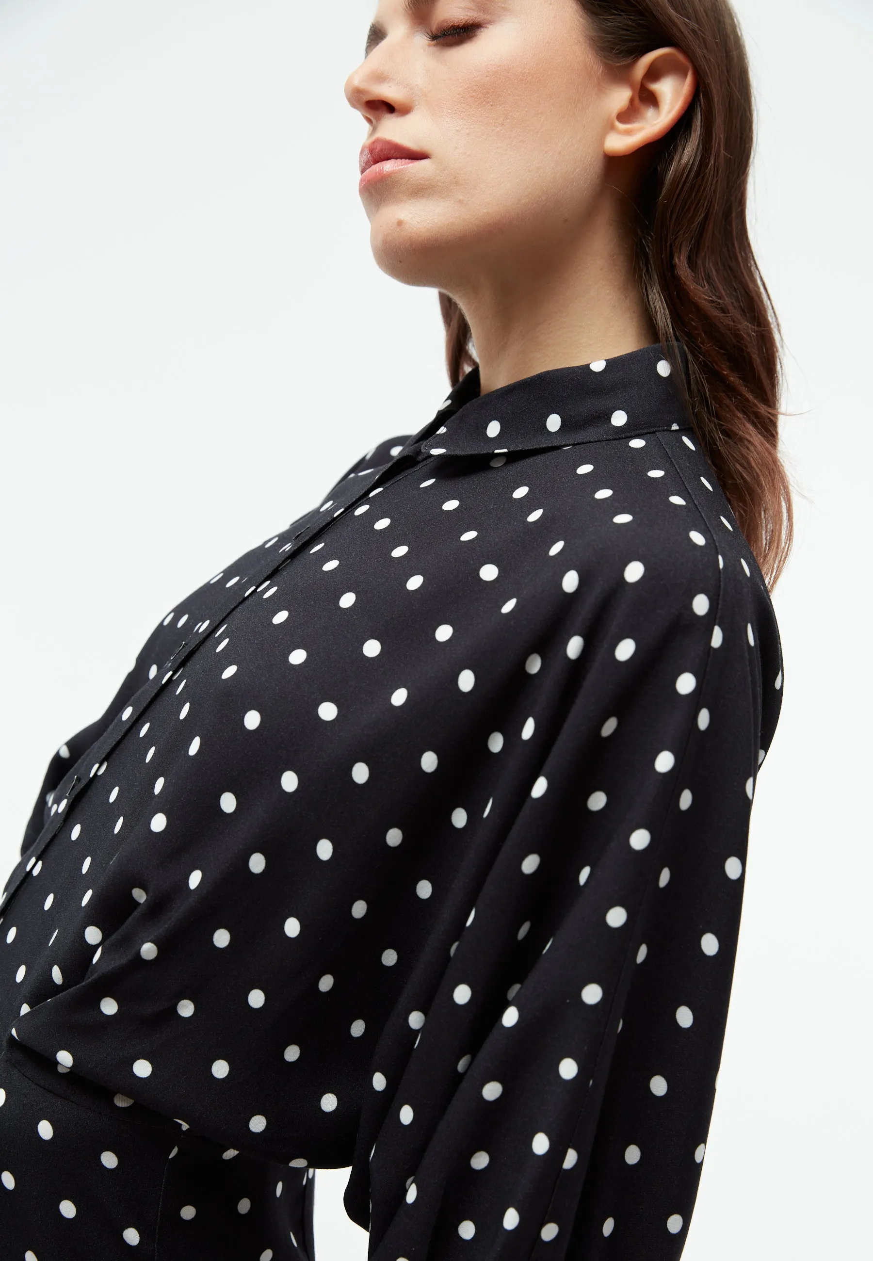 Fitted dress GBNATALINA from LENZING™ ECOVERO™ with decorative pleats - Black / White (Polkadots) Givn Berlin