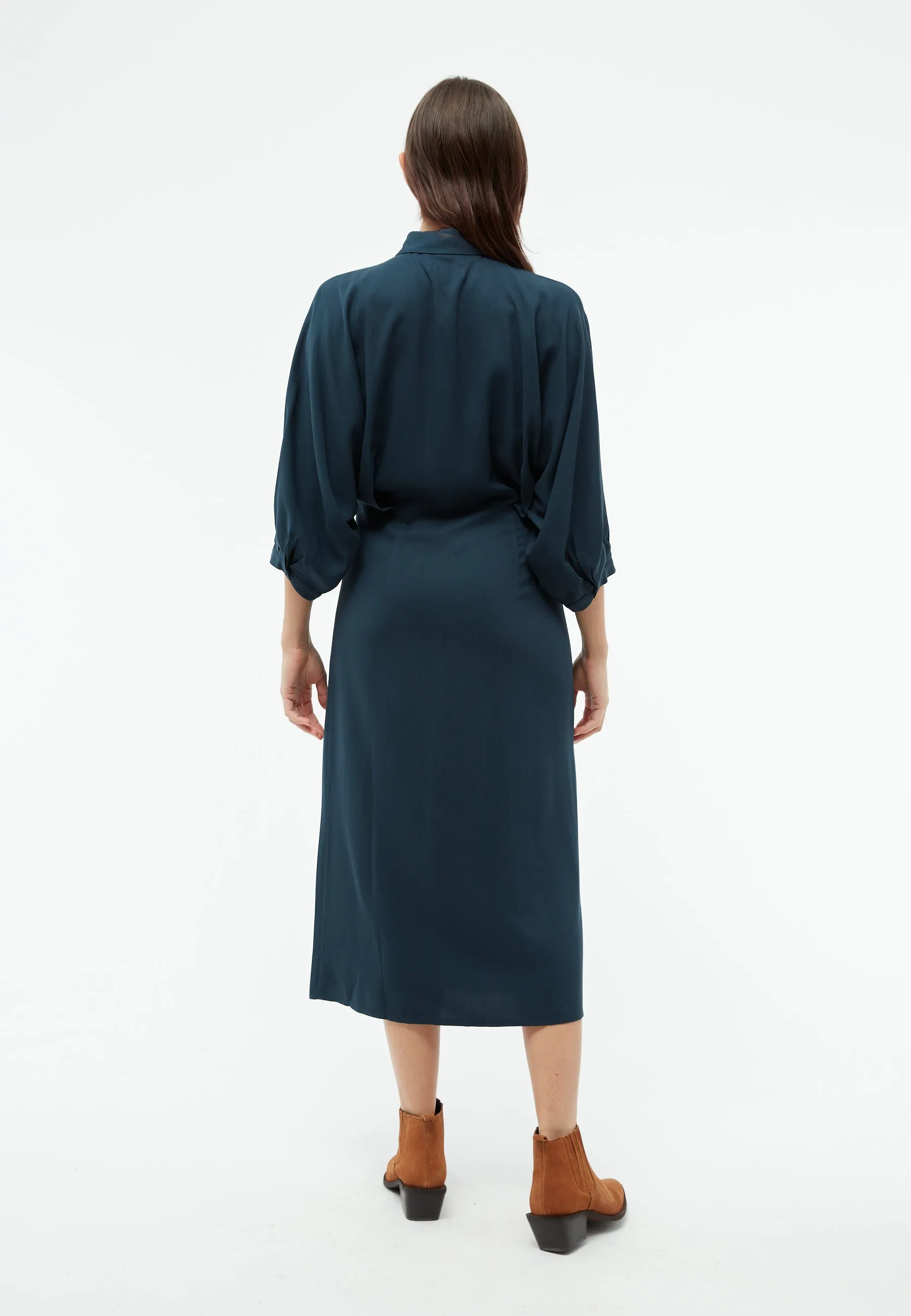 Fitted dress GBNATALINA from LENZING™ ECOVERO™ with decorative pleats - Midnight Blue Givn Berlin