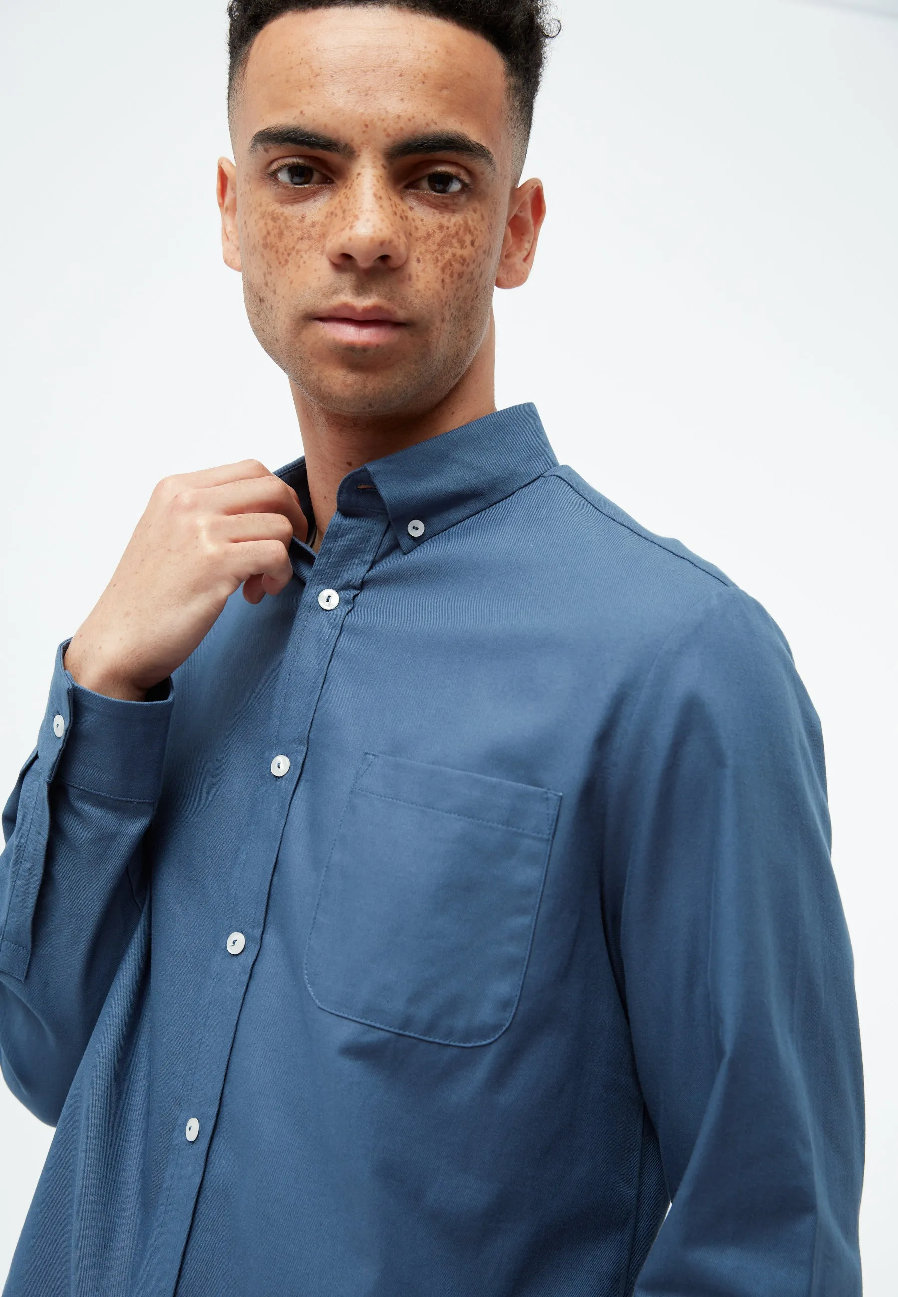 GBBENNET shirt made from organic cotton with breast pocket - Berlin Blue Givn Berlin