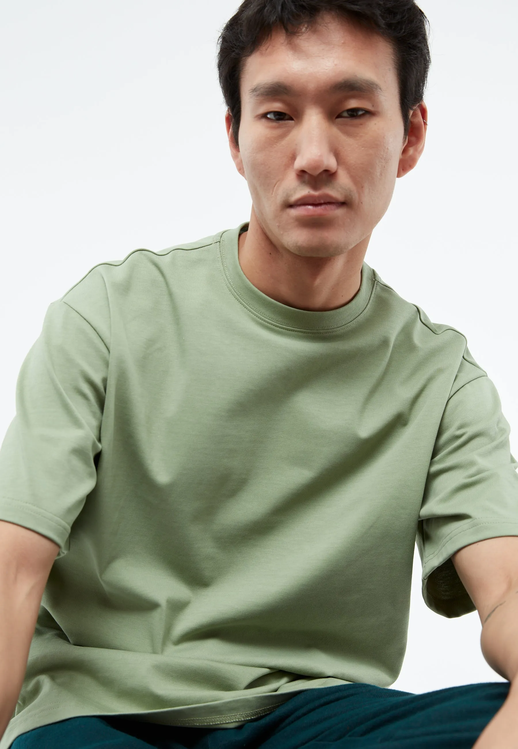GBCLIFF Heavyweight T-shirt made from organic cotton - Absinthe Green Givn Berlin