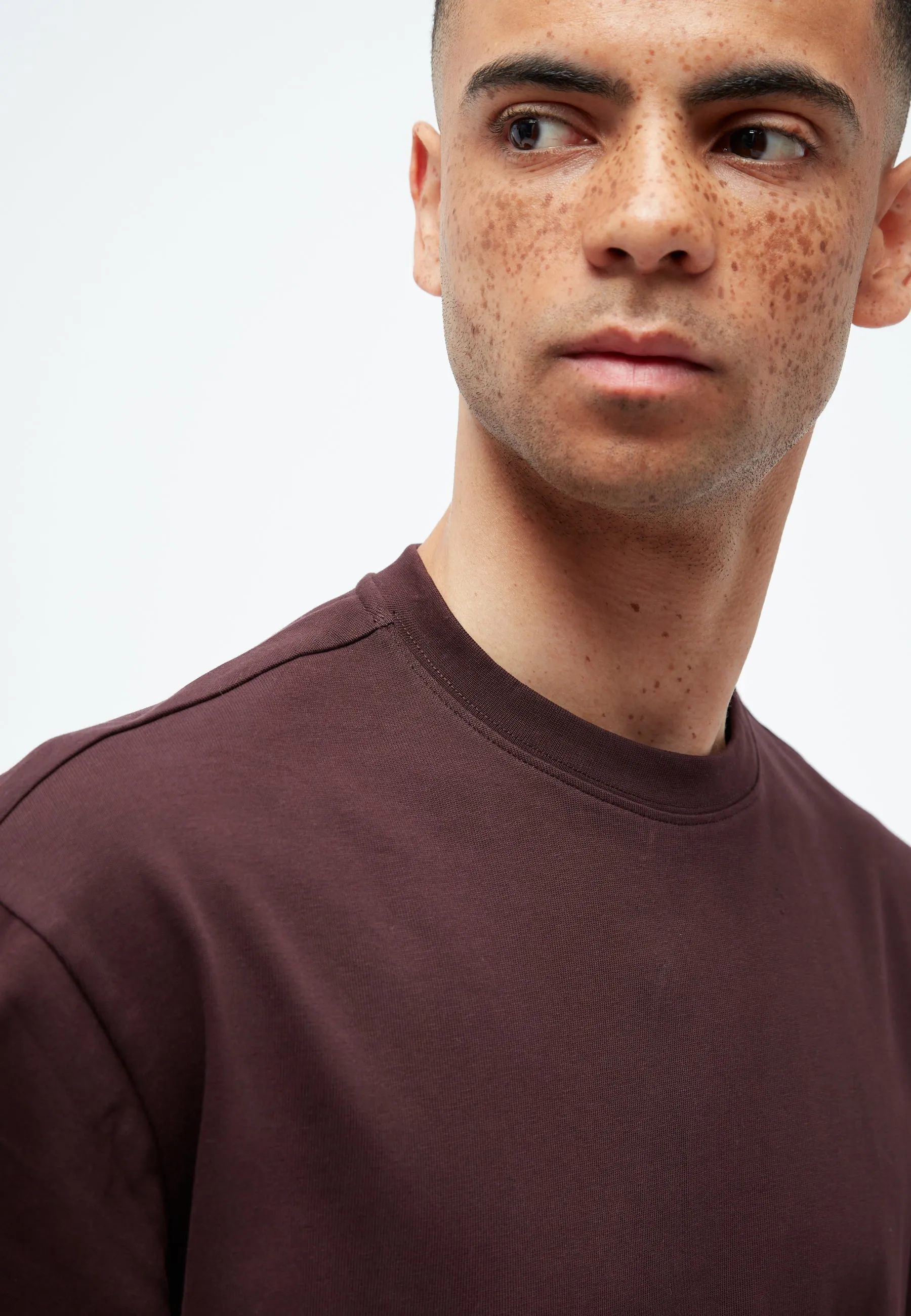 GBCLIFF Heavyweight T-shirt made from organic cotton - Midnight Plum Givn Berlin