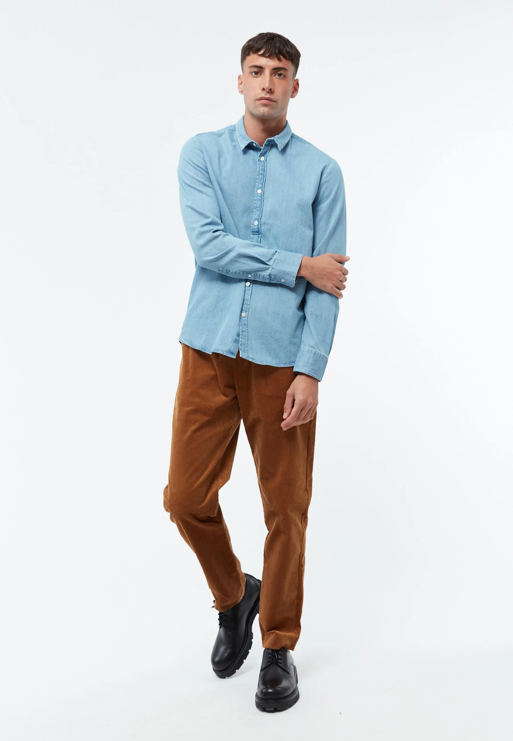 GBDEVIS denim shirt in organic cotton with classic turn-down collar - Light Blue (Denim) Givn Berlin