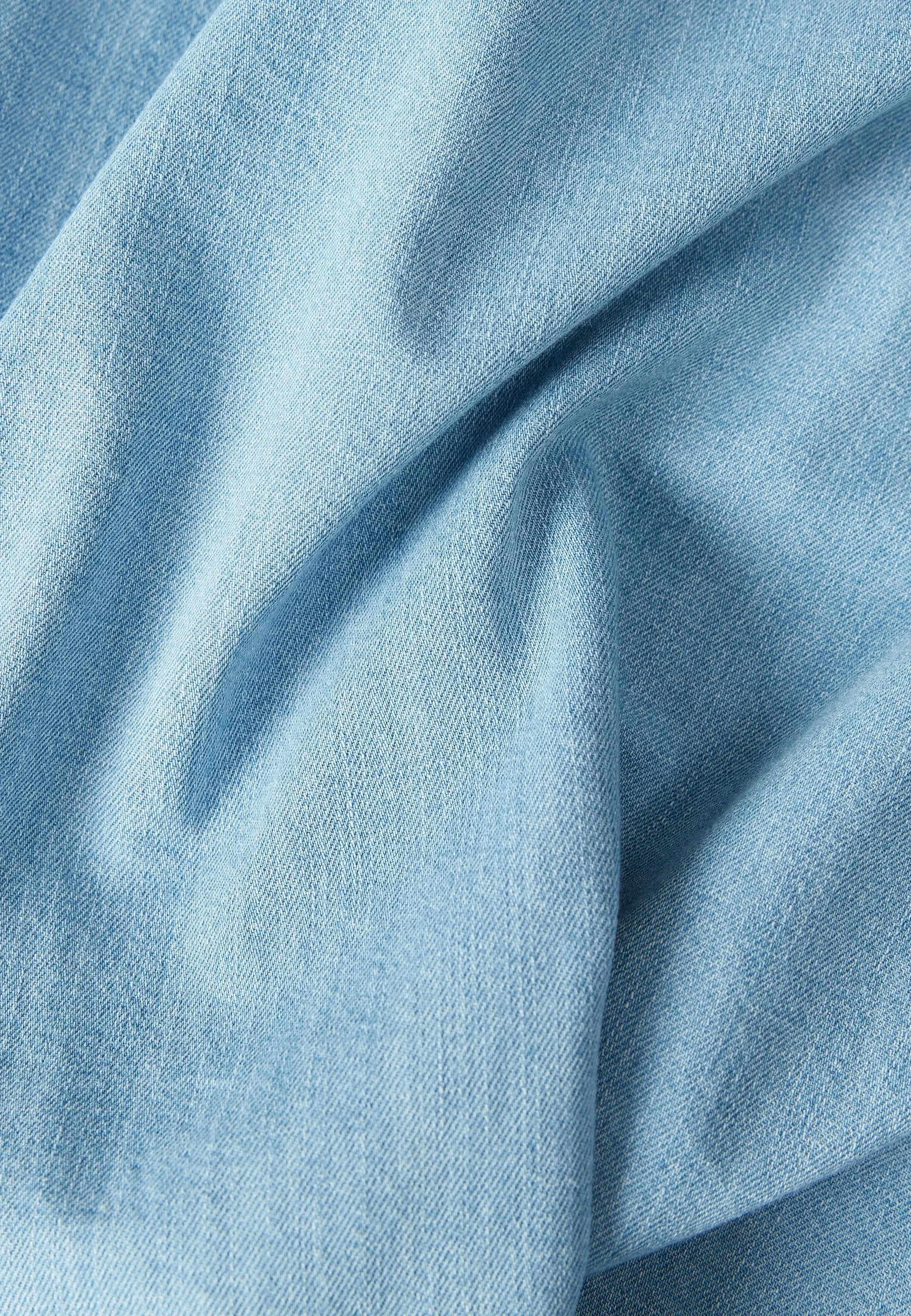 GBDEVIS denim shirt in organic cotton with classic turn-down collar - Light Blue (Denim) Givn Berlin