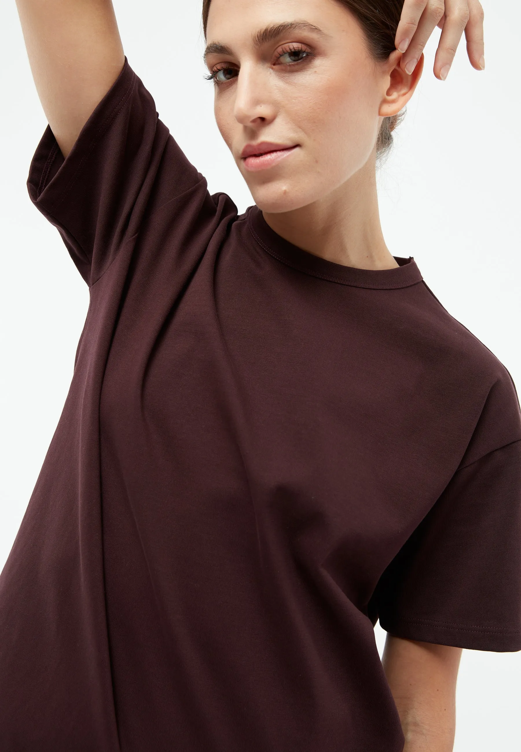 GBELLIE Heavyweight T-shirt made from organic cotton - Midnight Plum Givn Berlin