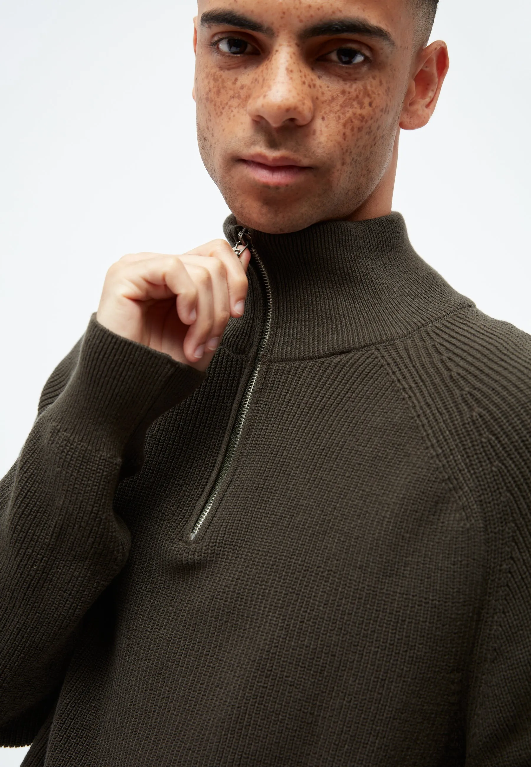 GBFINNEGAN relaxed fit troyer made from organic cotton - Dark Olive Givn Berlin