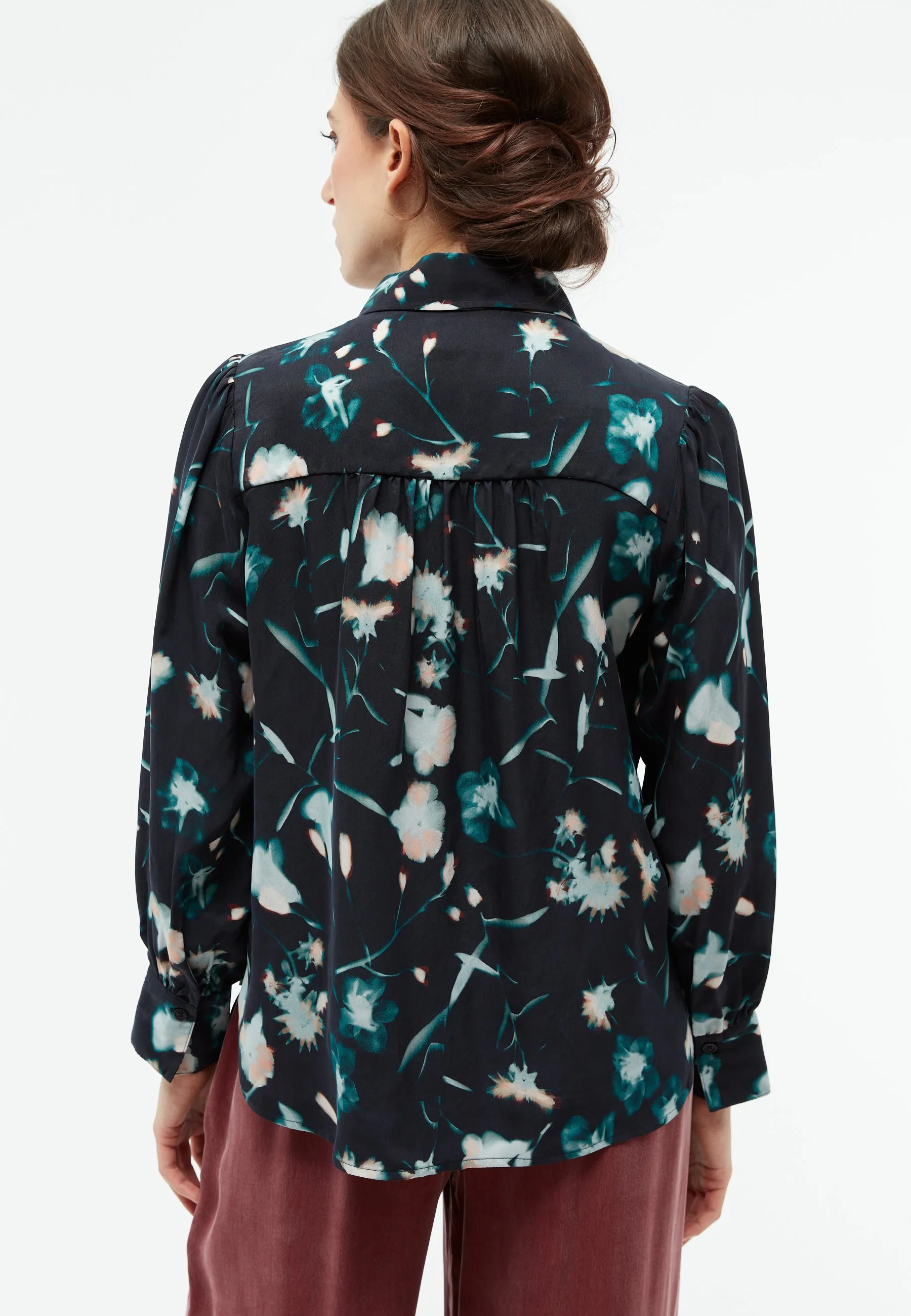 GBKASIA blouse in cupro (Bemberg™) with puff sleeves - Black / Dark Teal (Flowers) Givn Berlin