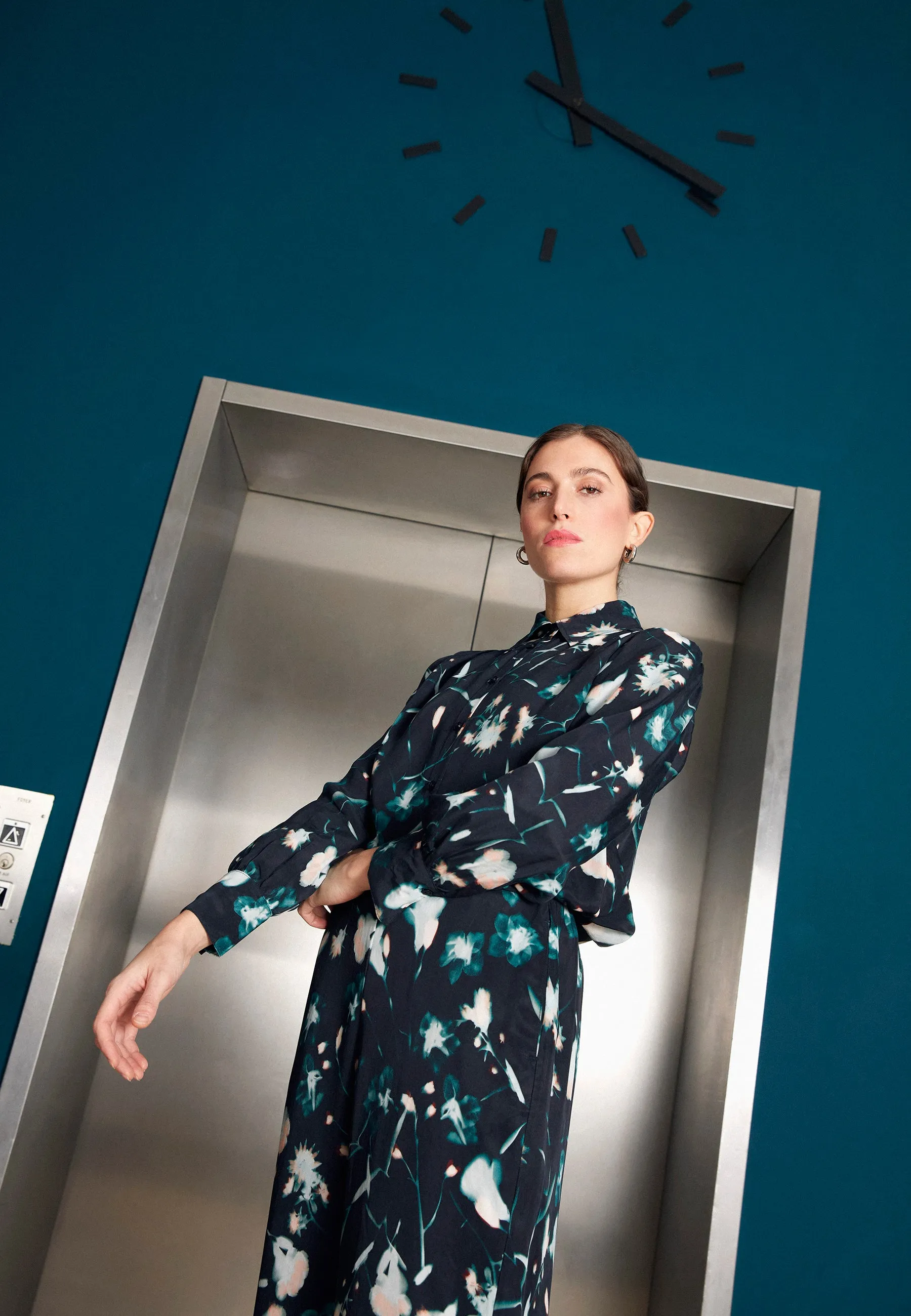 GBKASIA blouse in cupro (Bemberg™) with puff sleeves - Black / Dark Teal (Flowers) Givn Berlin