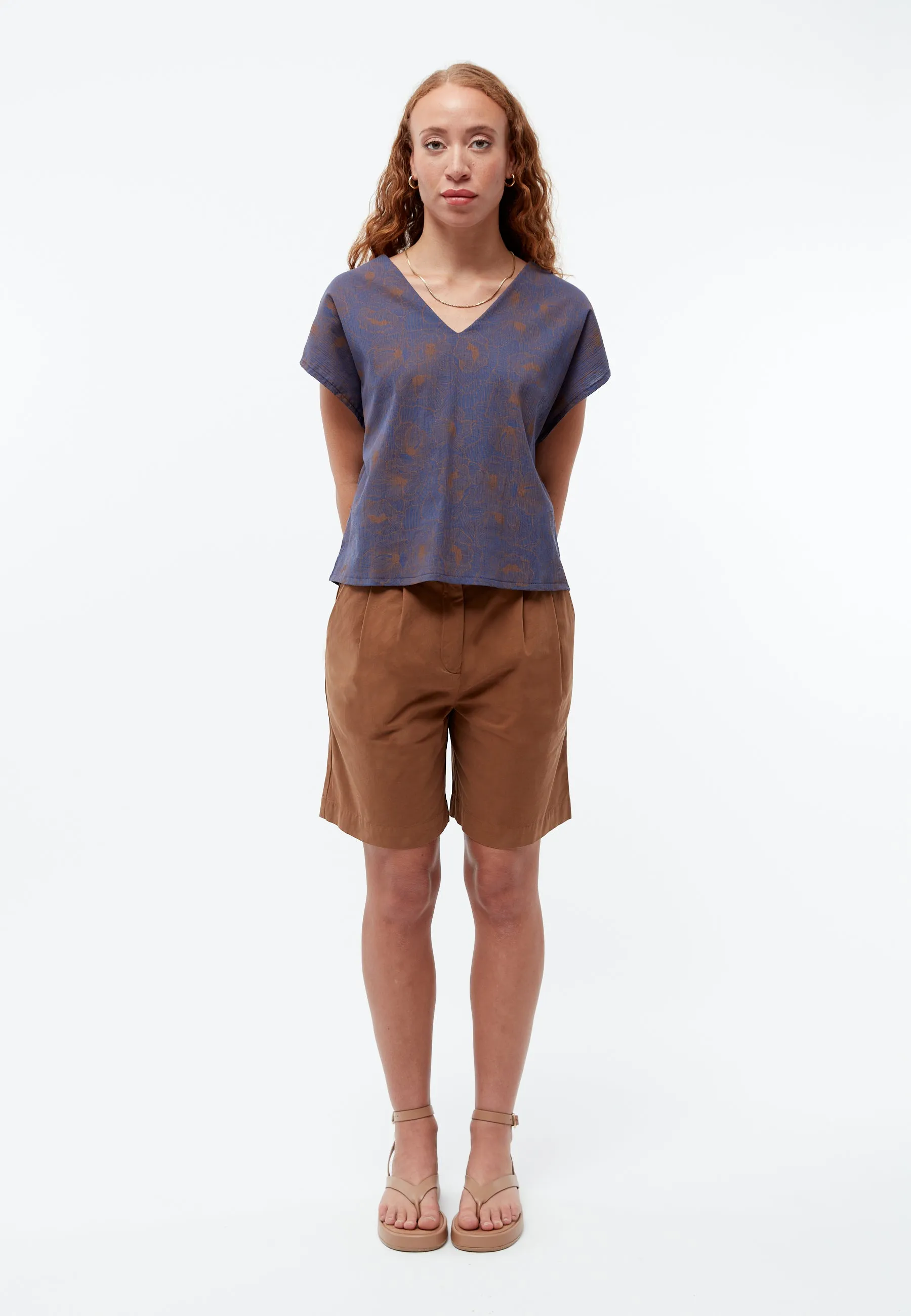 GBORLANDA shorts made from organic cotton twill - Pecan Brown Givn Berlin