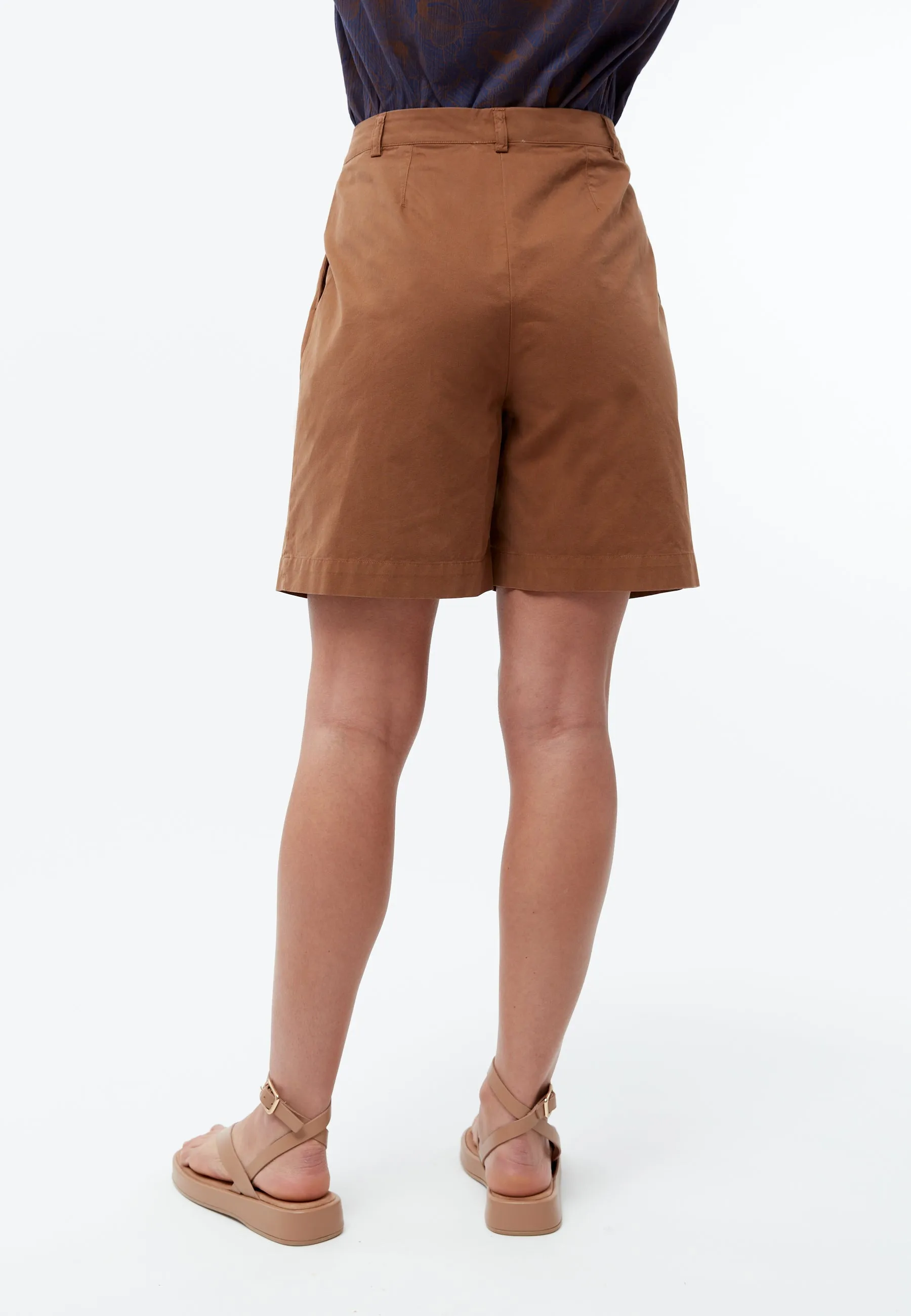 GBORLANDA shorts made from organic cotton twill - Pecan Brown Givn Berlin