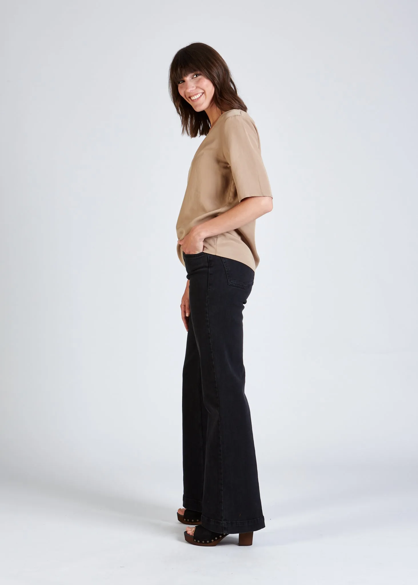 ISLA blouse shirt made from TENCEL™ Lyocell - Light Camel (Tencel) Givn Berlin