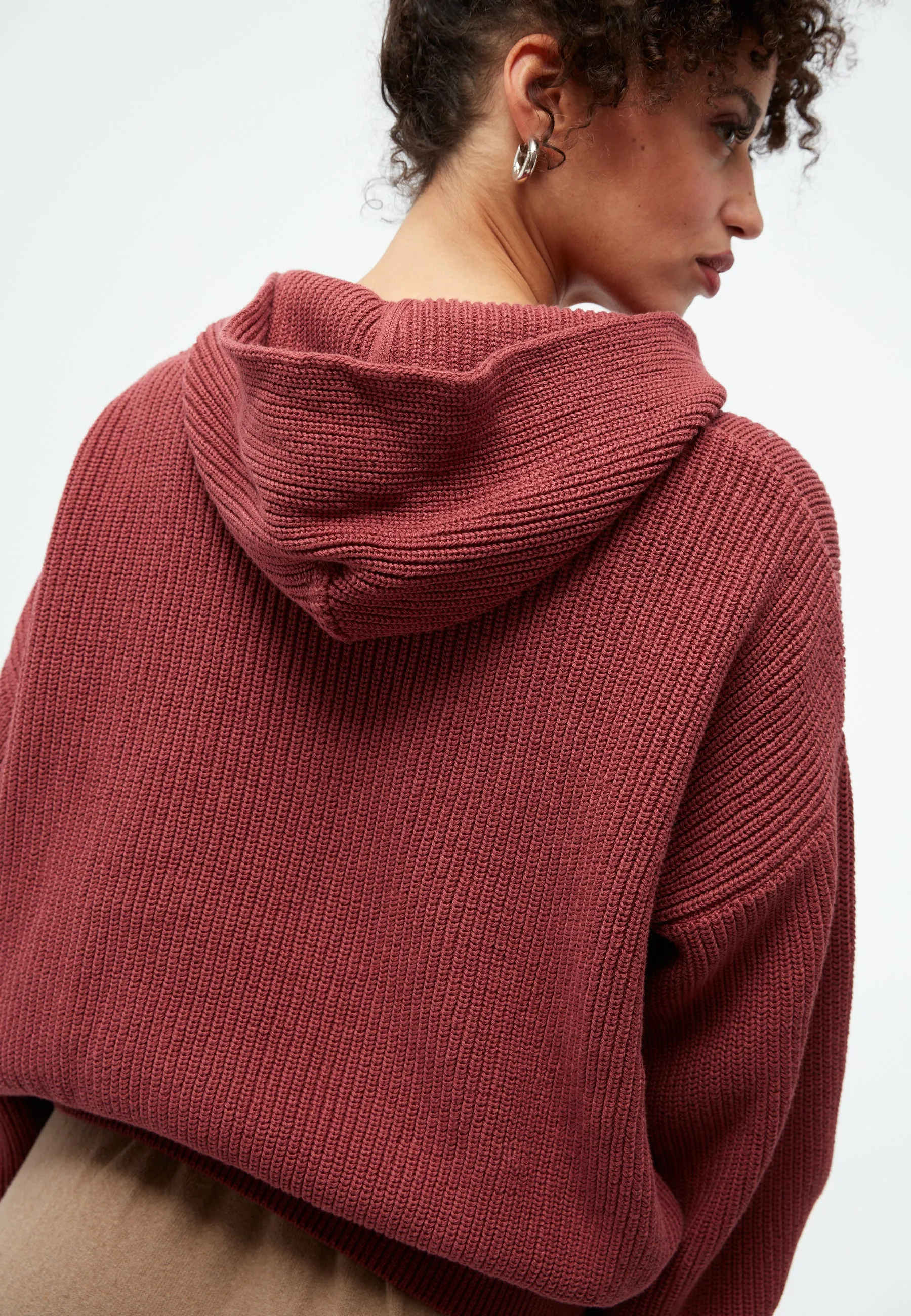 Knitted sweater GBMARIELLA relaxed fit made of organic cotton with hood - Cranberry Givn Berlin