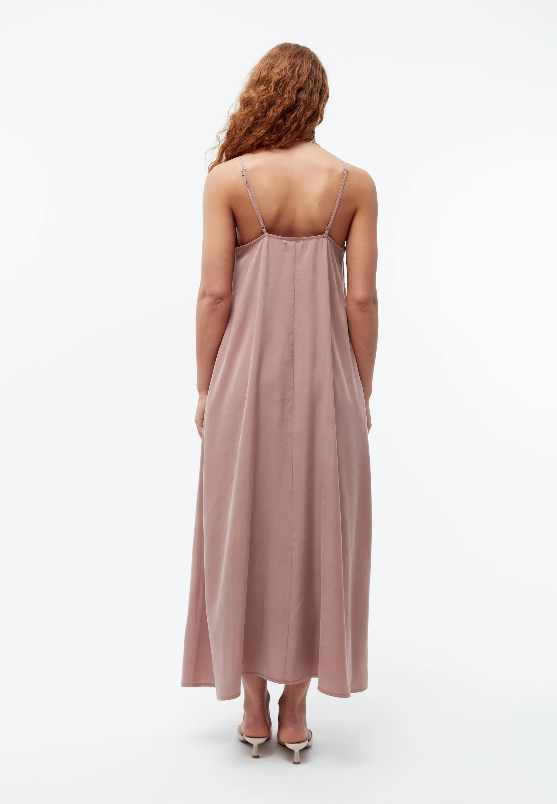 Maxi dress GBROXIE made of TENCEL™ with peach effect - Rosewood Givn Berlin