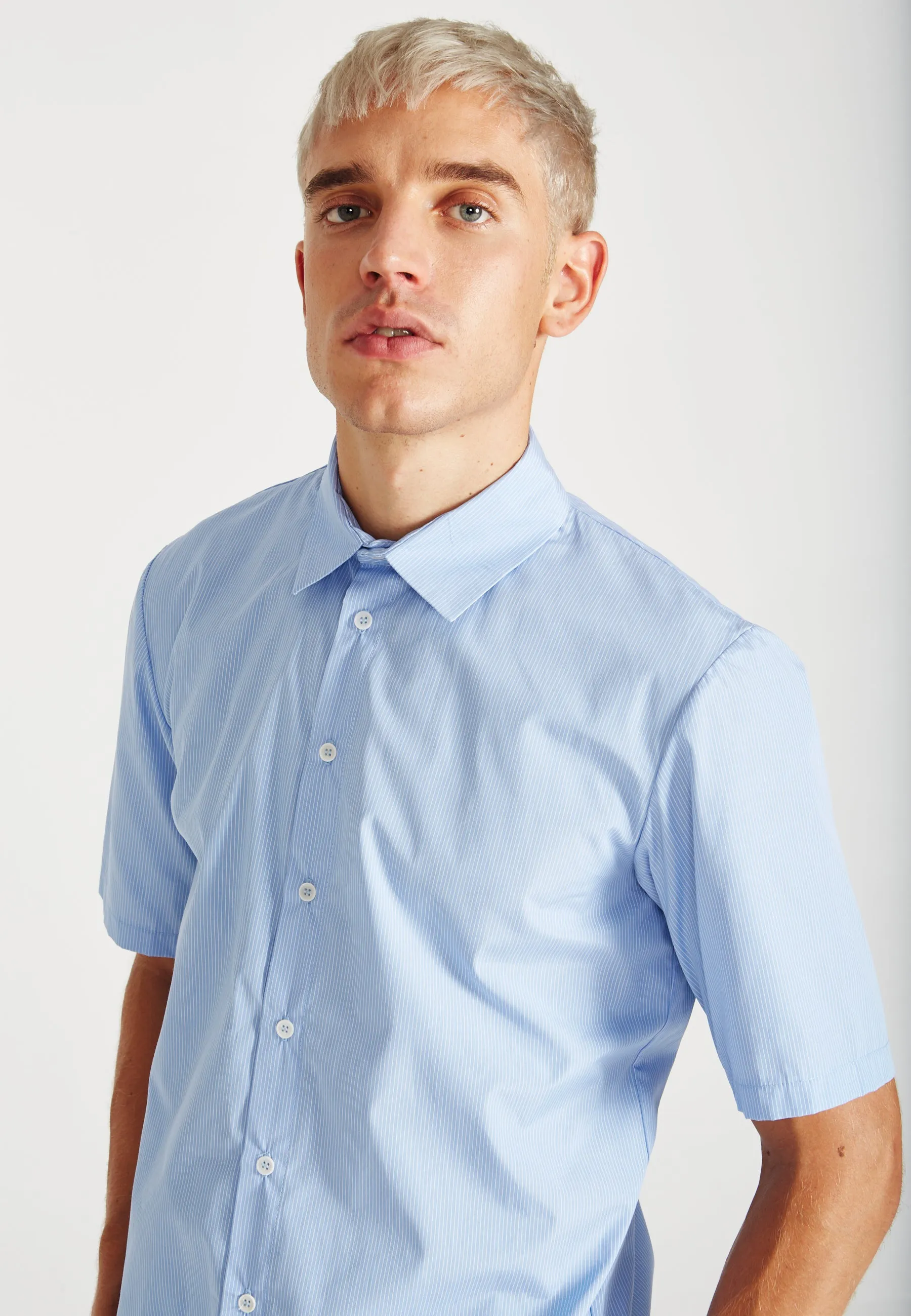 Organic Cotton Short Sleeve Shirt DYLAN - Light Blue/White (Thin Stripes) Givn Berlin