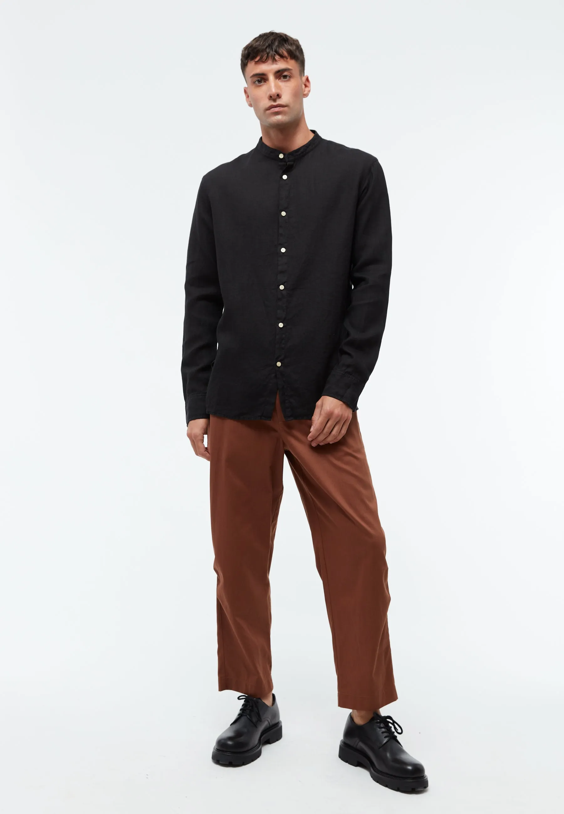 Shirt GBWES out of linen iwth stand-up collar Givn Berlin