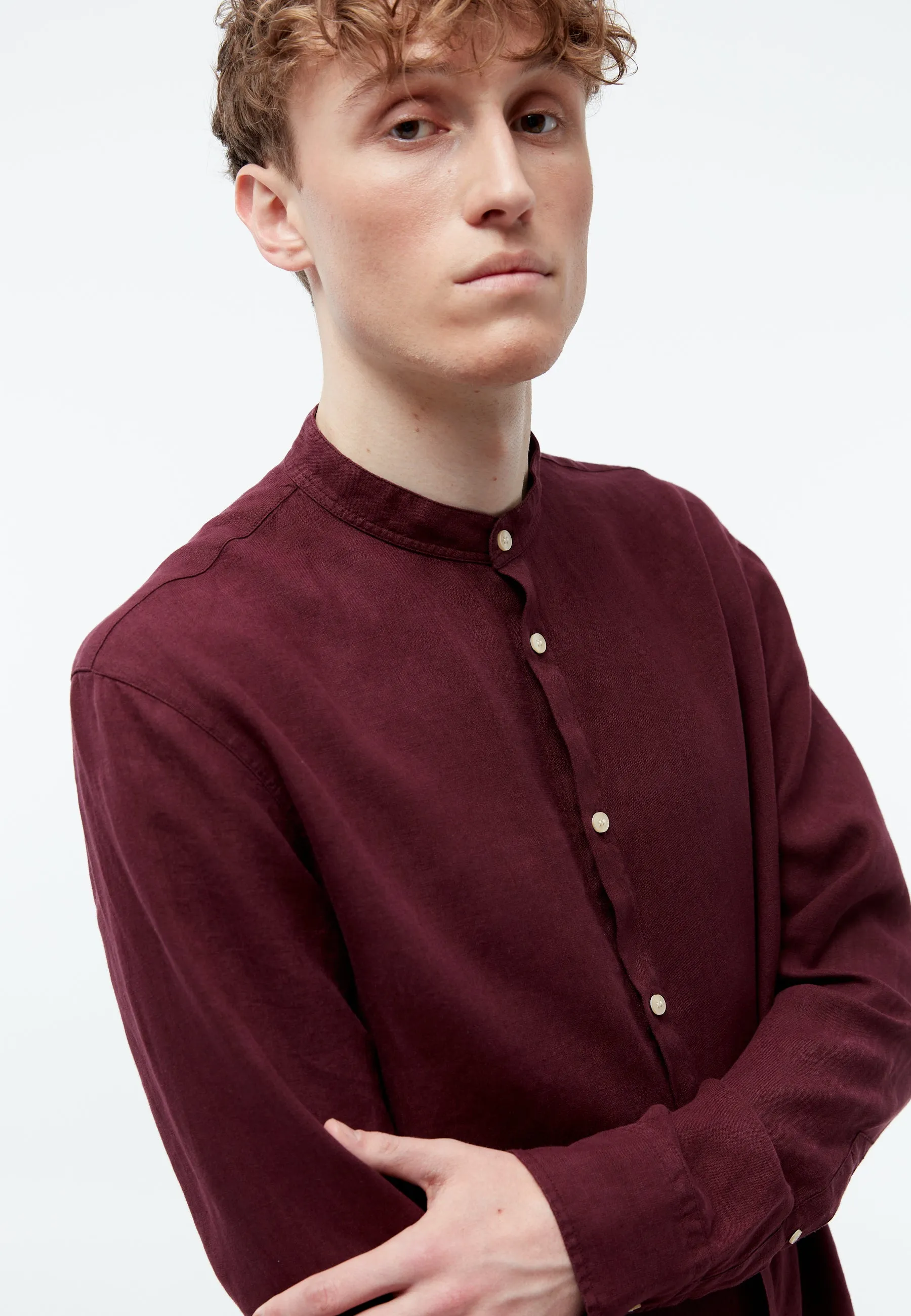 Shirt GBWES out of linen iwth stand-up collar Givn Berlin