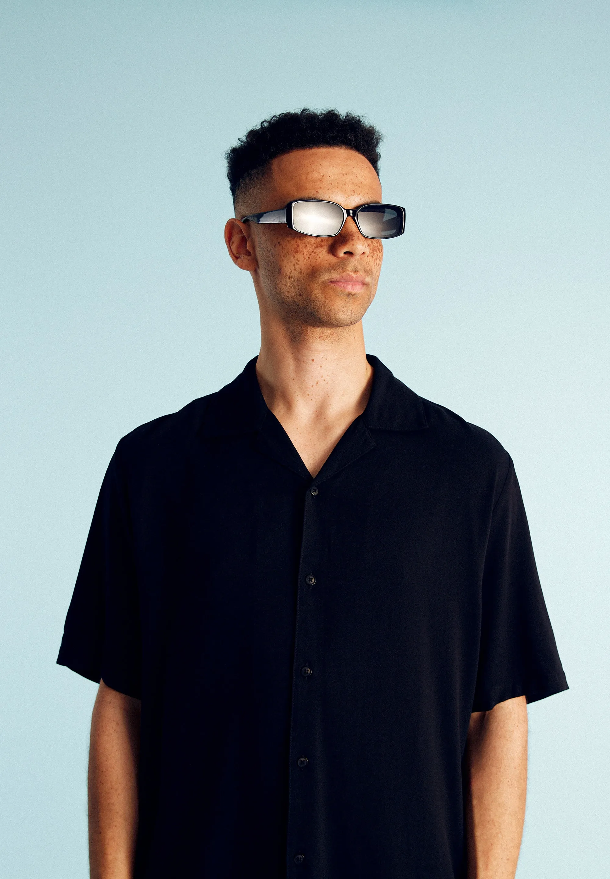 Short-sleeved shirt GBLUCA from LENZING™ ECOVERO™ - Black Givn Berlin