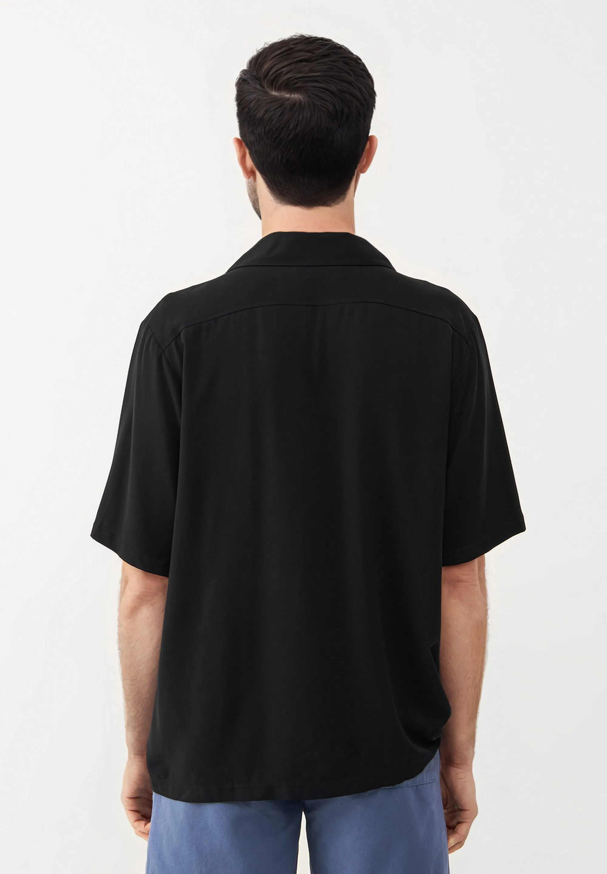 Short-sleeved shirt GBLUCA from LENZING™ ECOVERO™ - Black Givn Berlin