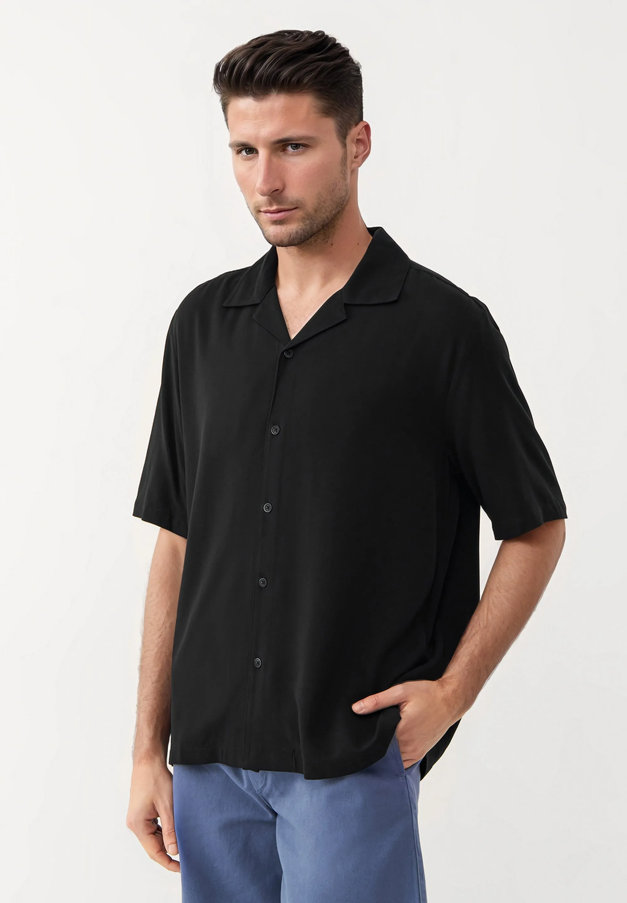 Short-sleeved shirt GBLUCA from LENZING™ ECOVERO™ - Black Givn Berlin