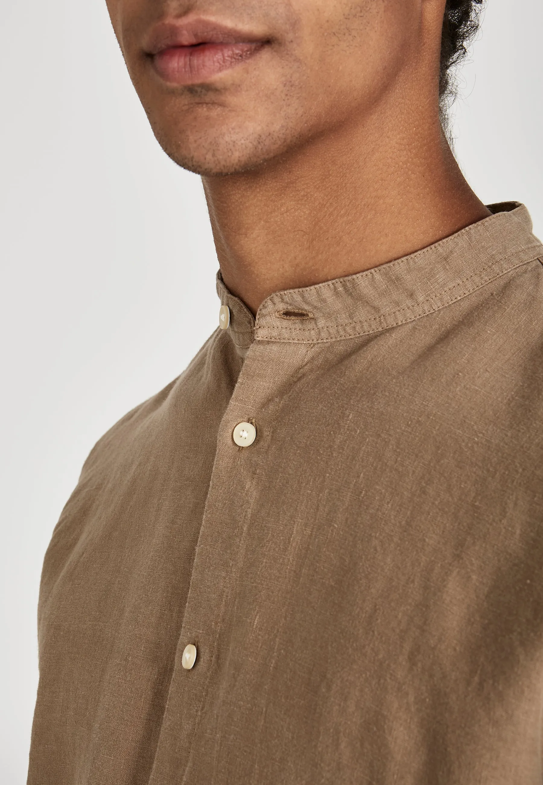 Stand-up collar linen shirt WES - Muddy Brown (Linen) Givn Berlin