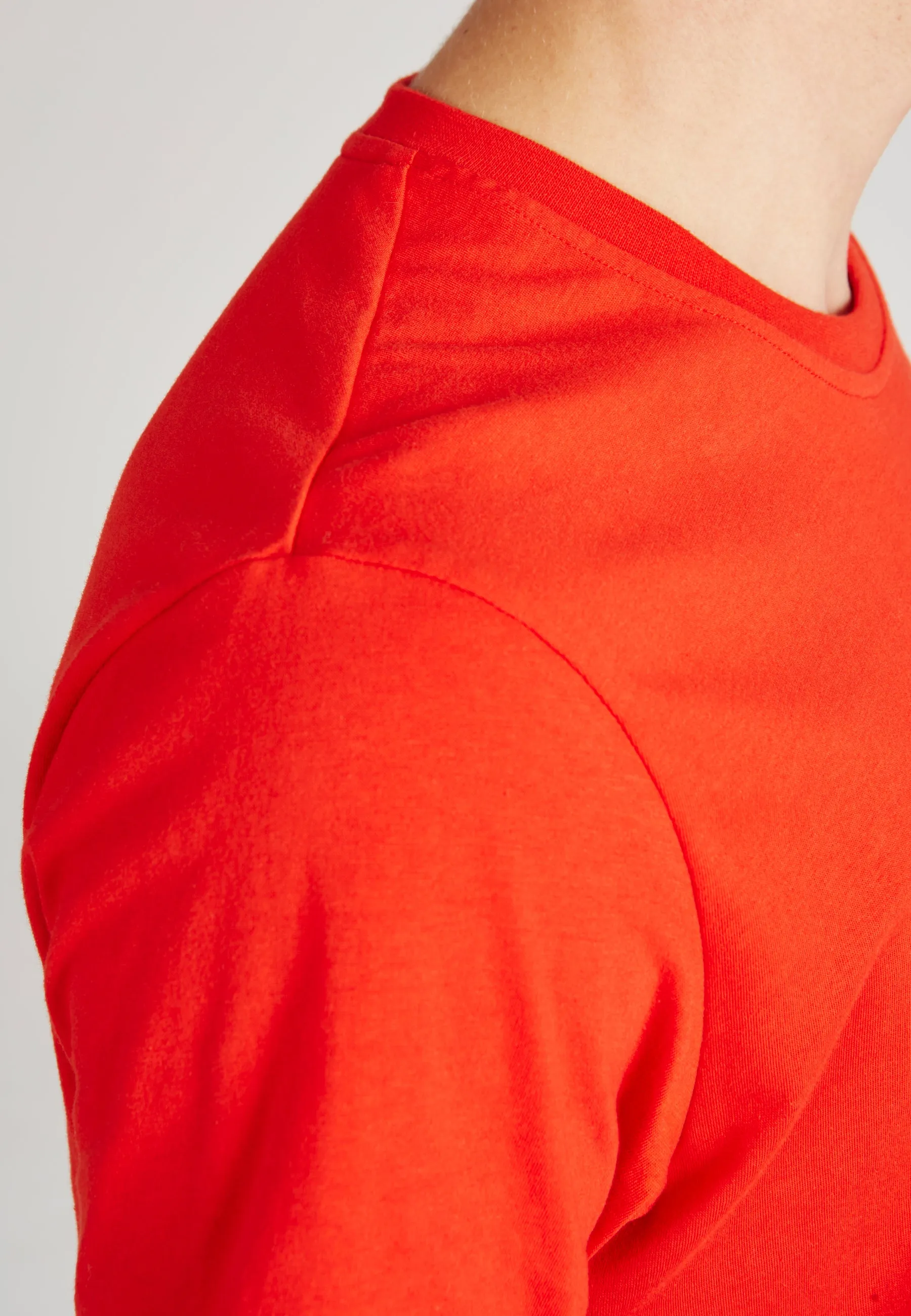 T-shirt COLBY (iv) organic cotton - Lava Red Givn Berlin