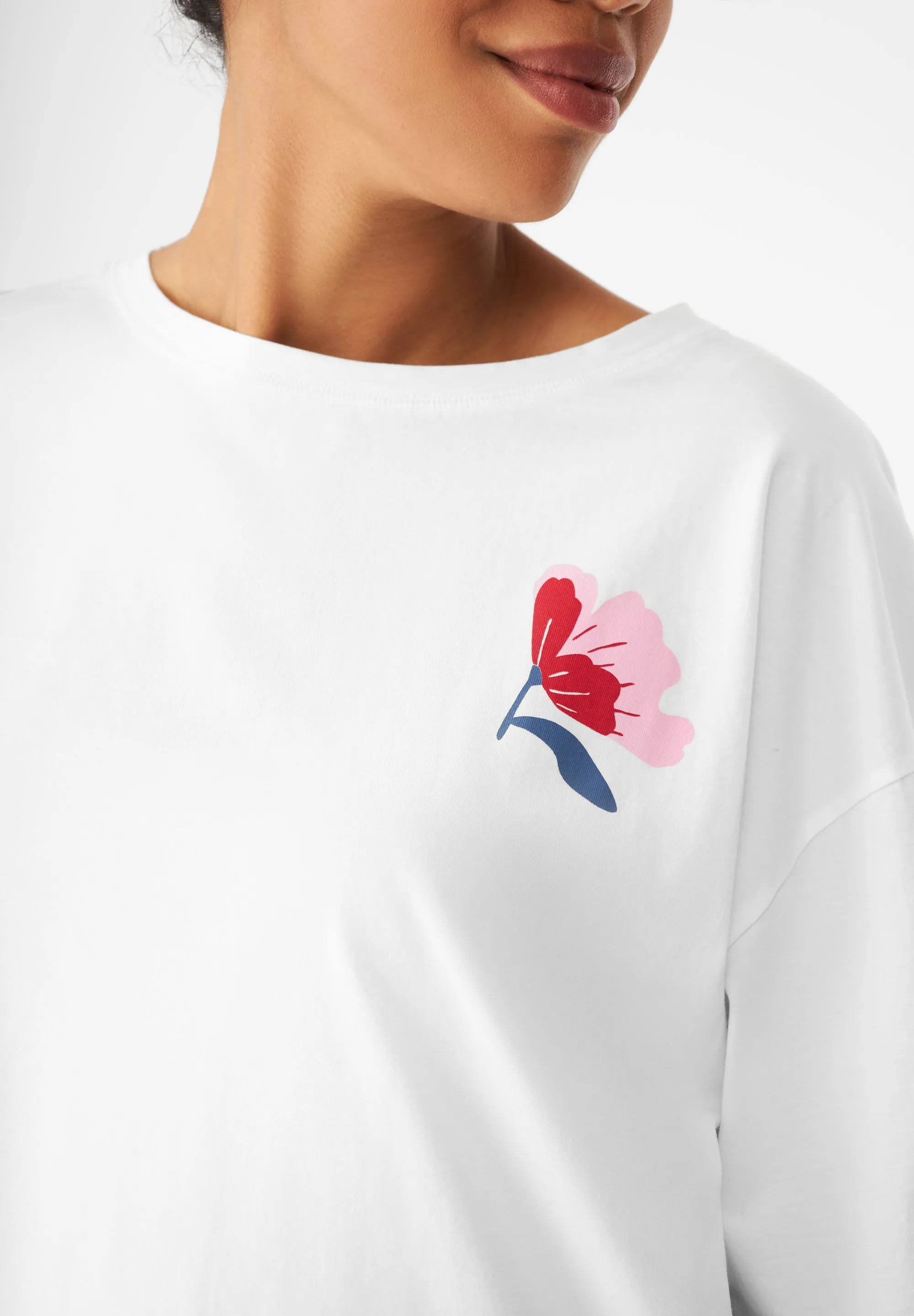 T-shirt GBJOLINA (Flower) Loose Fit Made From Organic Cotton - White Givn Berlin