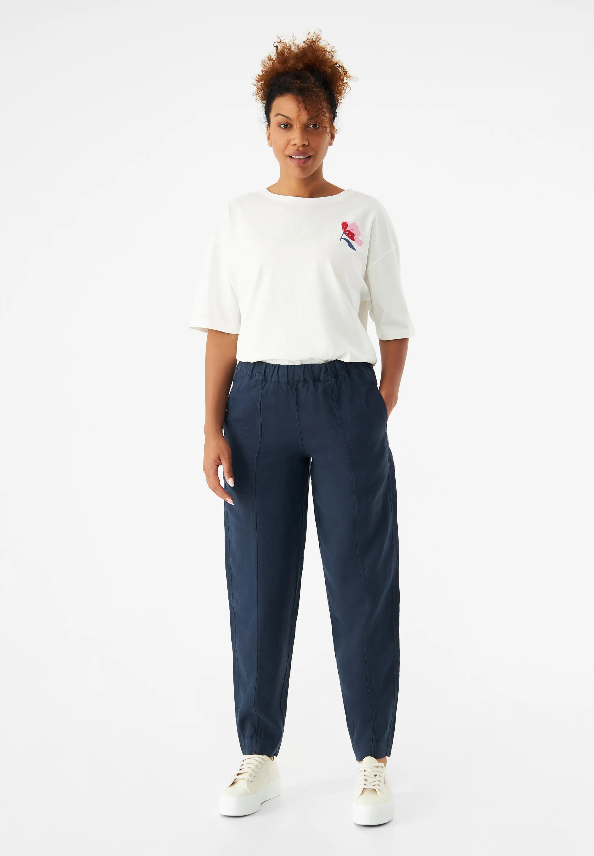 T-shirt GBJOLINA (Flower) Loose Fit Made From Organic Cotton - White Givn Berlin