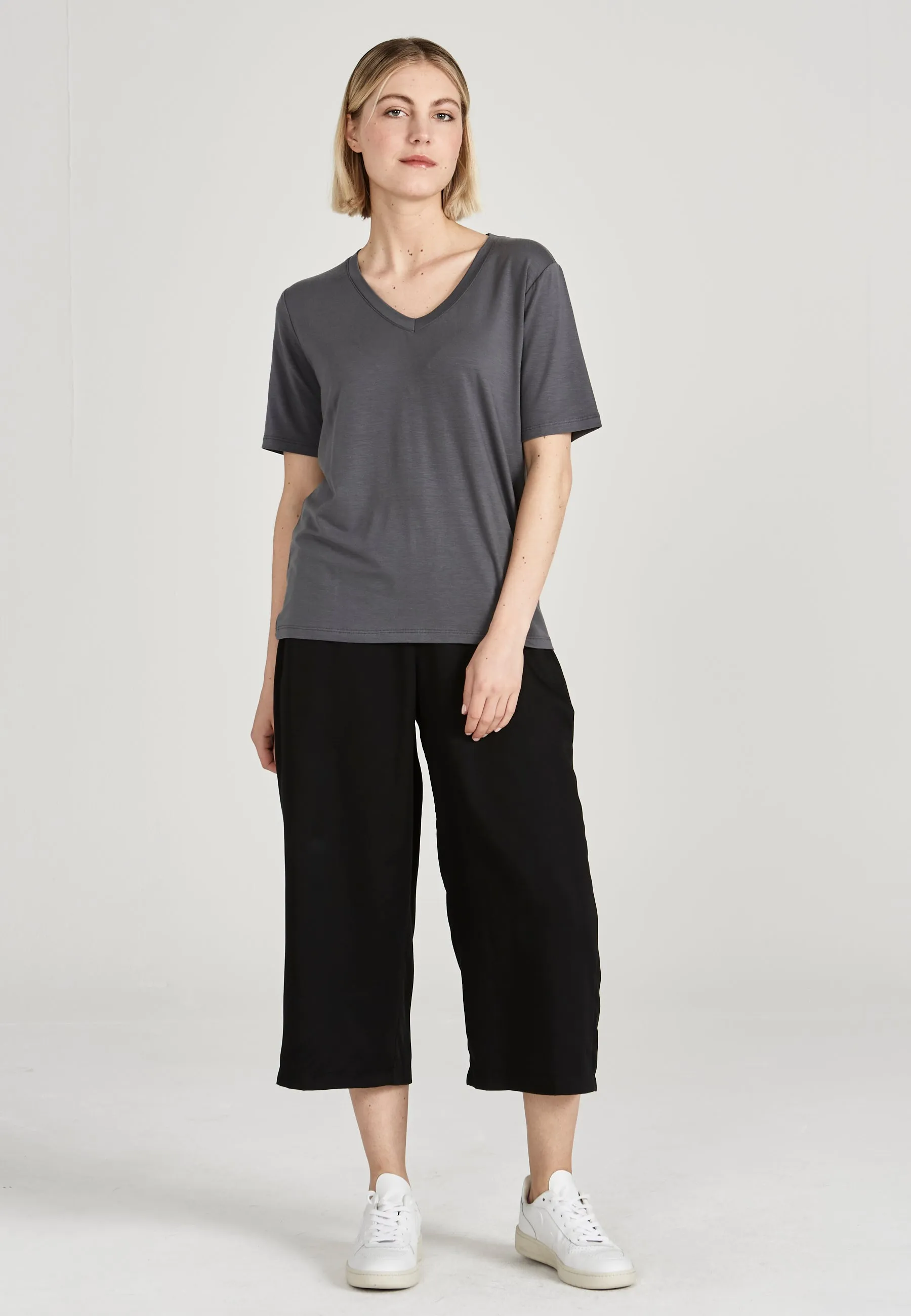 T-shirt JANE in TENCEL™ Lyocell - Shadow Grey (Tencel) Givn Berlin