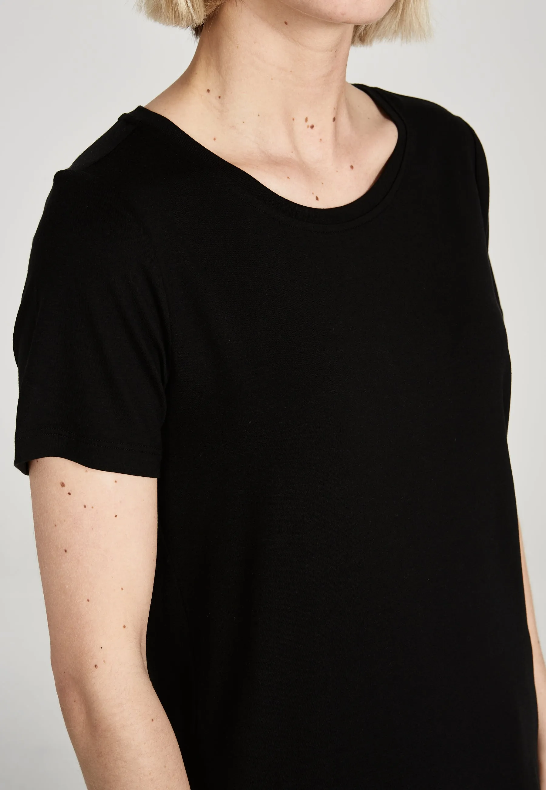 T-shirt LENA in TENCEL™ Lyocell - Black (Tencel) Givn Berlin
