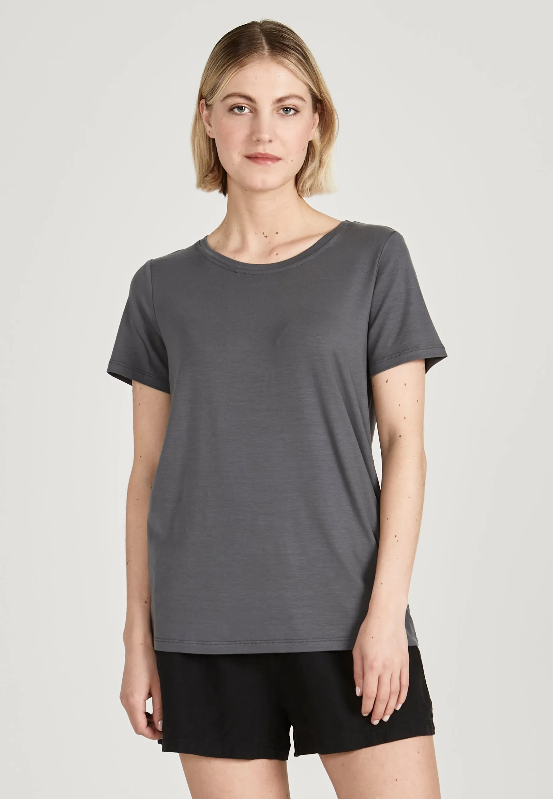T-shirt LENA in TENCEL™ Lyocell - Shadow Grey (Tencel) Givn Berlin