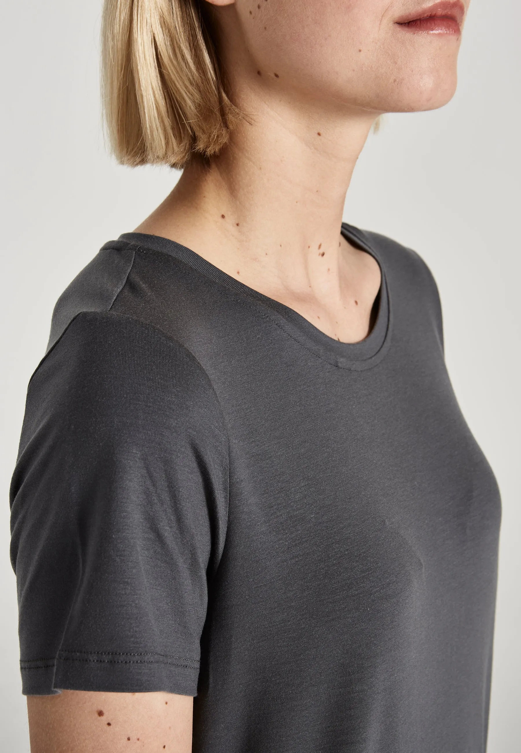 T-shirt LENA in TENCEL™ Lyocell - Shadow Grey (Tencel) Givn Berlin