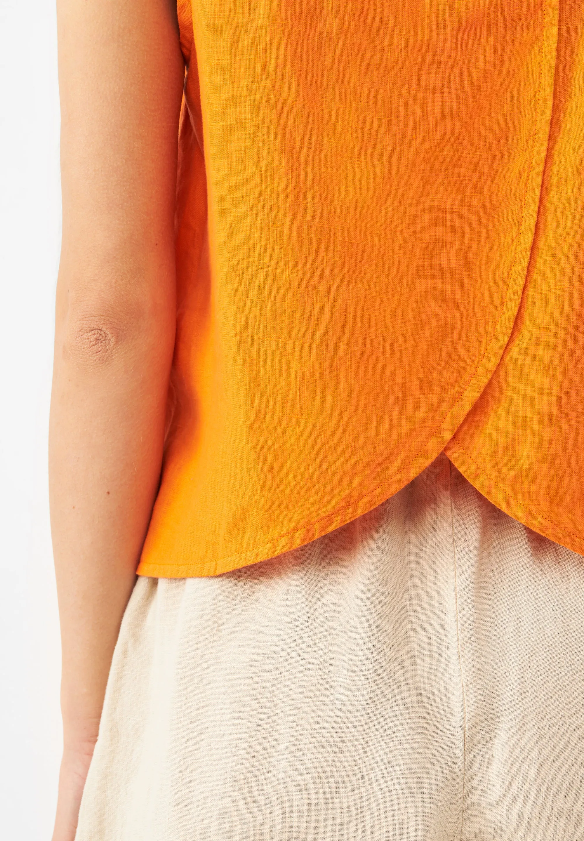 Top GBDOROTHY In Linen With Back Detail - Mandarine (Linen) Givn Berlin