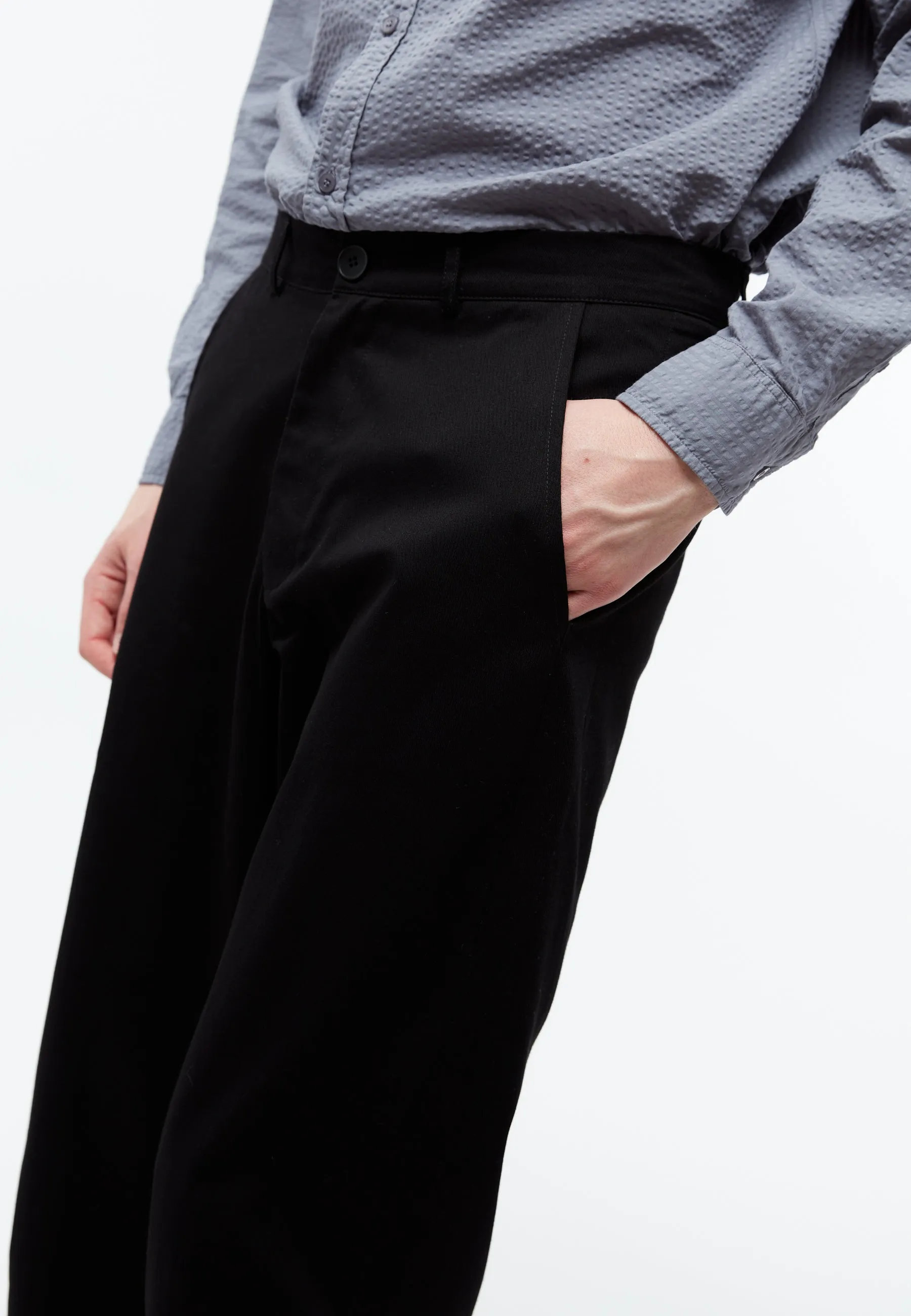 Trousers GBJORIS out of lighly woven organic cotton Givn Berlin